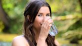 10 beneficios de beber agua con gas, según experto en nutrición