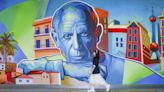 Picasso 'toma' el metro de Shanghái para promocionar Málaga en China