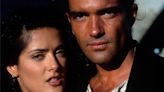 Salma Hayek vivió un infierno rodando su primera escena sexual con Antonio Banderas en 'Desperado'