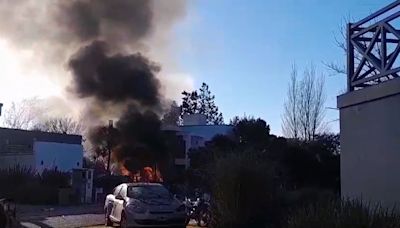 Impactante video: una casa explotó en un country de Chascomús y un hombre sufrió quemaduras