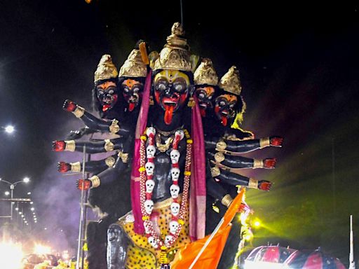 Shardiya Navratri 2024 begins! Devotees throng Maa Durga temples in Delhi, Prayagraj, Ayodhya, other cities. Watch video | Today News