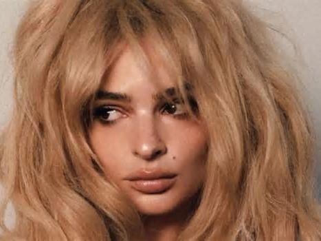 Emily Ratajkowski mostra seu lado loira em novas fotos ousadas