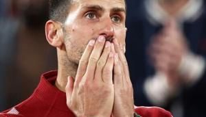 Stricken Djokovic stages French Open escape act, Medvedev out | FOX 28 Spokane
