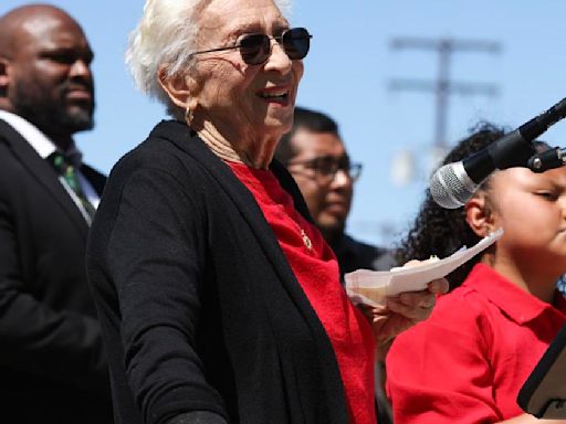 Yakima turns out for pool groundbreaking at MLK park