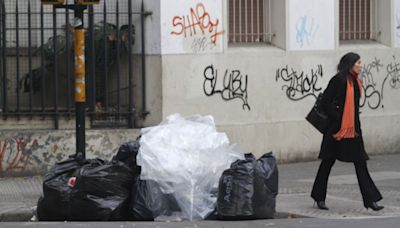 Por una protesta de Camioneros, se acumula basura en las calles: le reclaman a CABA por la licitación de grúas