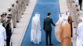 Al Asad visita Emiratos en medio de un acercamiento con otros países árabes