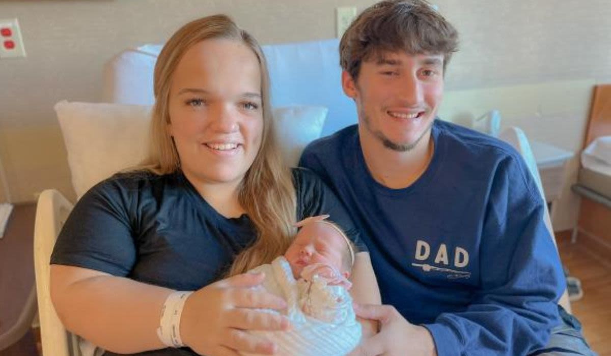 7 Little Johnstons: Baby Leighton Has Had An Eventful 6 Months! [See Pics]