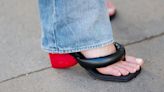 解放雙腳「澎澎涼鞋」推薦！25款精品、小眾品牌、平價夏日Puffy Sandal一次看，時髦又舒適！