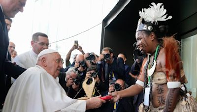 Pope urges end to decades of Papua New Guinea tribal conflict