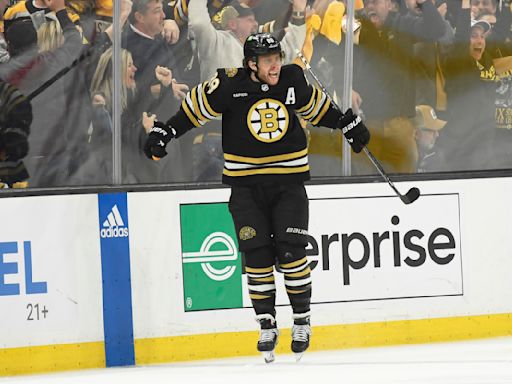 Bruins’ David Pastrnak Spotted Skating With Legend