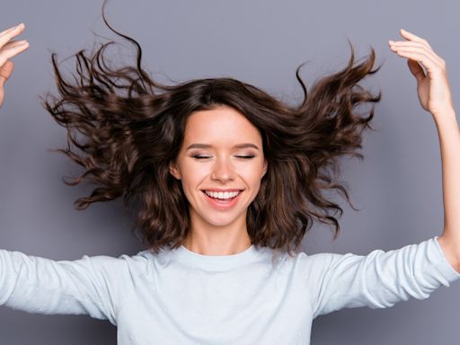 ¿Cuánto crecen las uñas y el pelo durante 30 días?