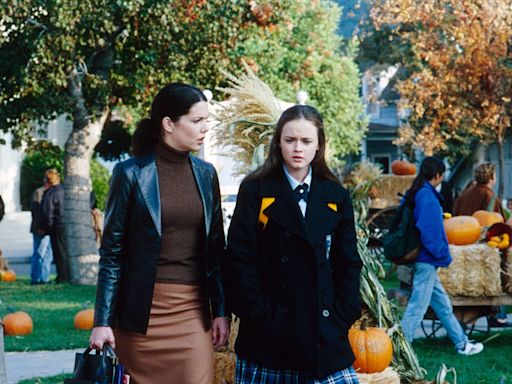 Happy ‘Gilmore Girls’ season! Here are the 7 best fall episodes and where to stream them (for free)