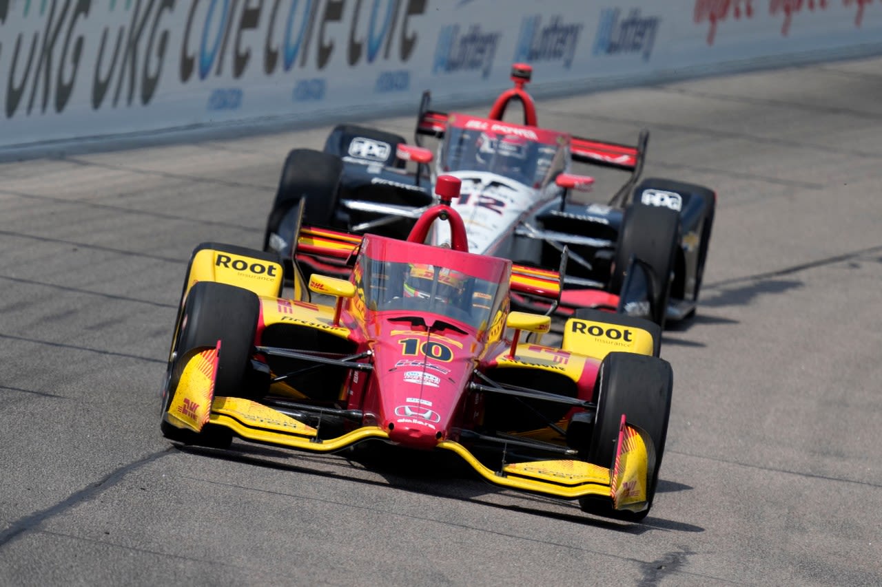 Will Power wins IndyCar Series race at Iowa Speedway that ended with a 4-car crash on the last lap