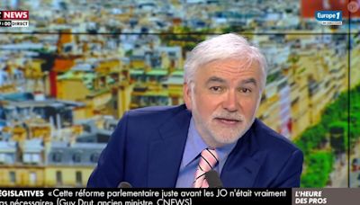 VIDEO "On se fait malmener" : Un ex-chroniqueur de Pascal Praud revient sans détour sur son départ de CNews et fait des révélations sur les coulisses