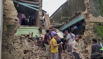 65-year-old woman, her teenaged granddaughters die in Gujarat building collapse