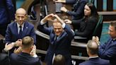 Donald Tusk promete cumplir su agenda pro europea y presenta su gabinete de ministros