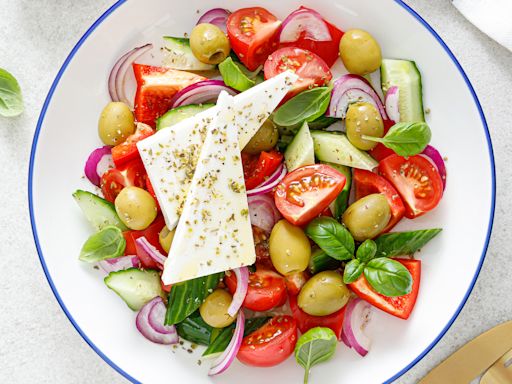 Colorée et rafraîchissante : voici la recette de l’emblématique salade grecque
