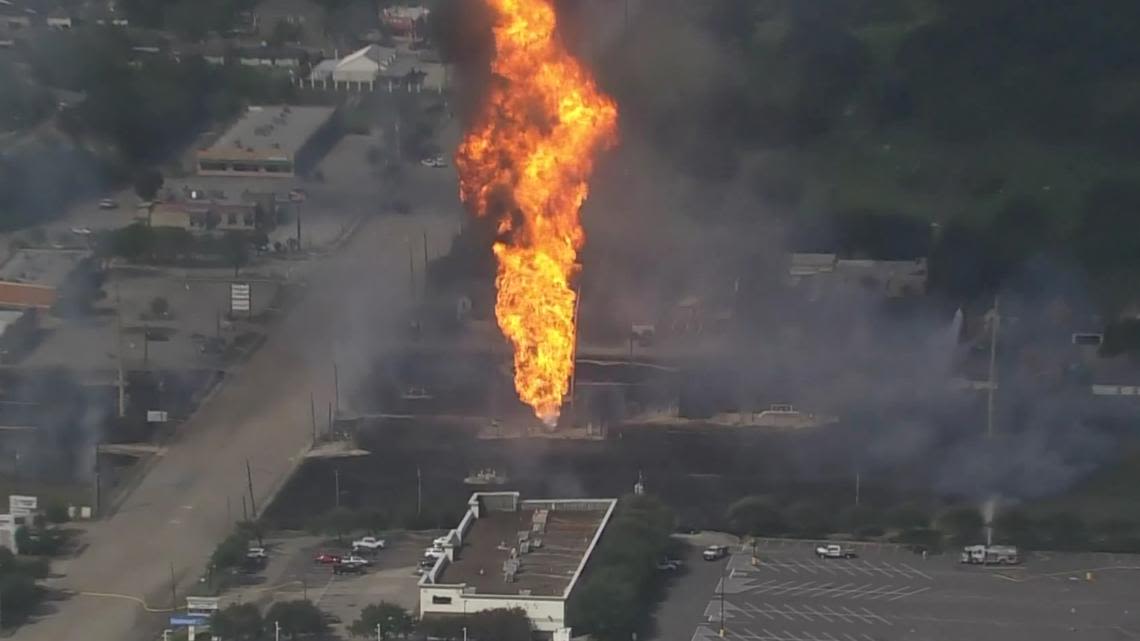 LIVE COVERAGE: Large pipeline fire near Spencer Highway in Deer Park area