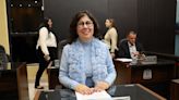 Angela Derzi formaliza pedido para pavimentação asfáltica na Vila Industrial