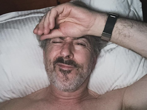 Alan Cumming Reacts To Emmy Win With 3am Selfies From Bed