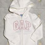 《Cupio》現貨童裝 GAP arch logo hoodie 肩部可愛抓皺桃紅Logo刷毛帽T外套(4y)