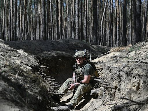 Ukraine-Russia news – live: Putin’s troops ‘massing on Ukrainian border’ as they ‘prepare for fresh offensive’