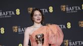 Camino al Oscar: Oppenheimer, la película de Christopher Nolan, arrasó en los Bafta y Emma Stone confirmó su favoritismo