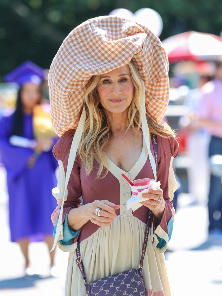 Sarah Jessica Parker Wears Questionable Hat While Filming Season 3 of 'AJLT'