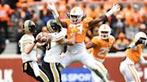 Tennessee football linebacker Jeremy Banks out against South Carolina with injury