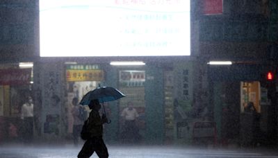 不斷更新／雨帶往北跑！12縣市豪雨特報 大雷雨夜襲北部4縣市