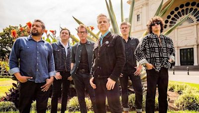 Calexico llega a Córdoba este jueves con ‘El Mirador’, lo mejor del rock fronterizo