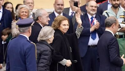 La Reina Sofía, acompañada por su hermana Irene de Grecia, disfruta del Jueves Santo en Málaga