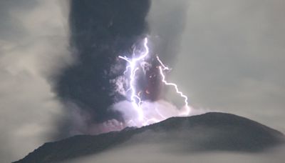 印尼伊布火山再噴發 火山灰雲直衝6000公尺高空