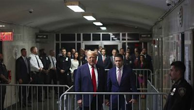 Defensa de Trump espera asestar golpe a credibilidad de su exabogado | Teletica