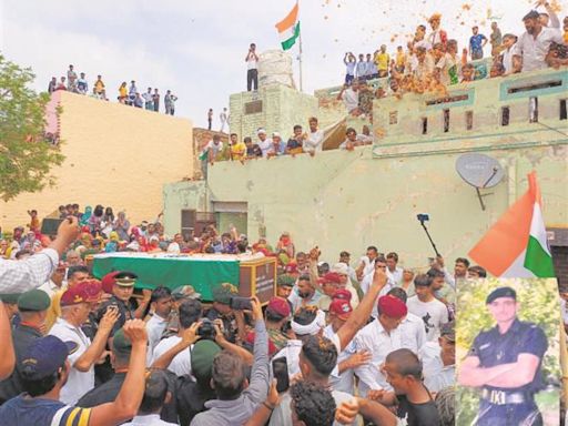 Martyr Pradeep cremated with military honours