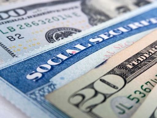 When I Claim My $3,000 Social Security, Will My Wife Automatically Get a Spousal Benefit?