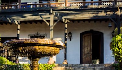 Escondido por el cacique Vitacura: la desconocida historia del tesoro de antigua casona en Santiago - La Tercera