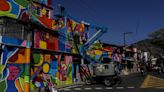 Casas no entorno do Parque Realengo ganham cor com pinturas criadas por grafiteiro
