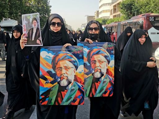 Zehntausende in Teheran bei Trauerfeierlichkeiten für verunglückten Präsidenten