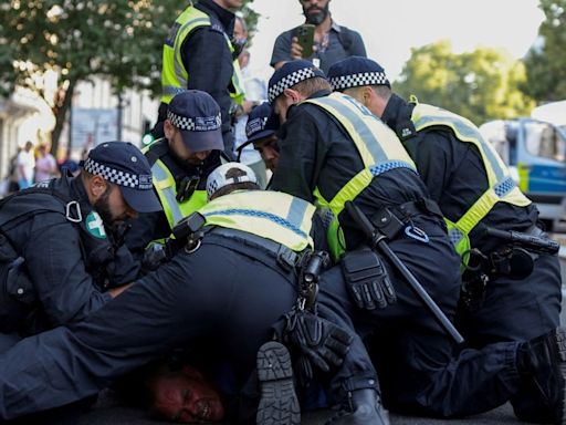 Segunda noche de disturbios en Reino Unido por protestas de la ultraderecha