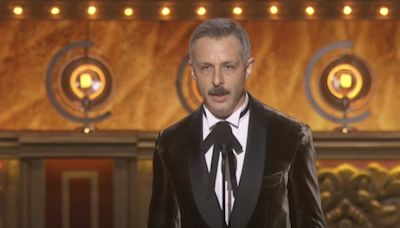 Video: Jeremy Strong Accepts Tony Award For AN ENEMY OF THE PEOPLE