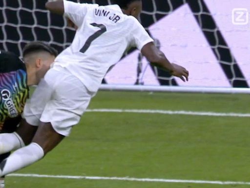 Van Basten alucina con el VAR del Madrid-Betis por el penalti a Vinicius