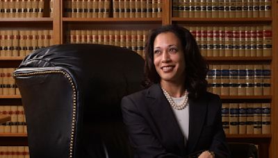 La vicepresidenta Kamala Harris lidera la lista de aspirantes a puestos en la candidatura demócrata