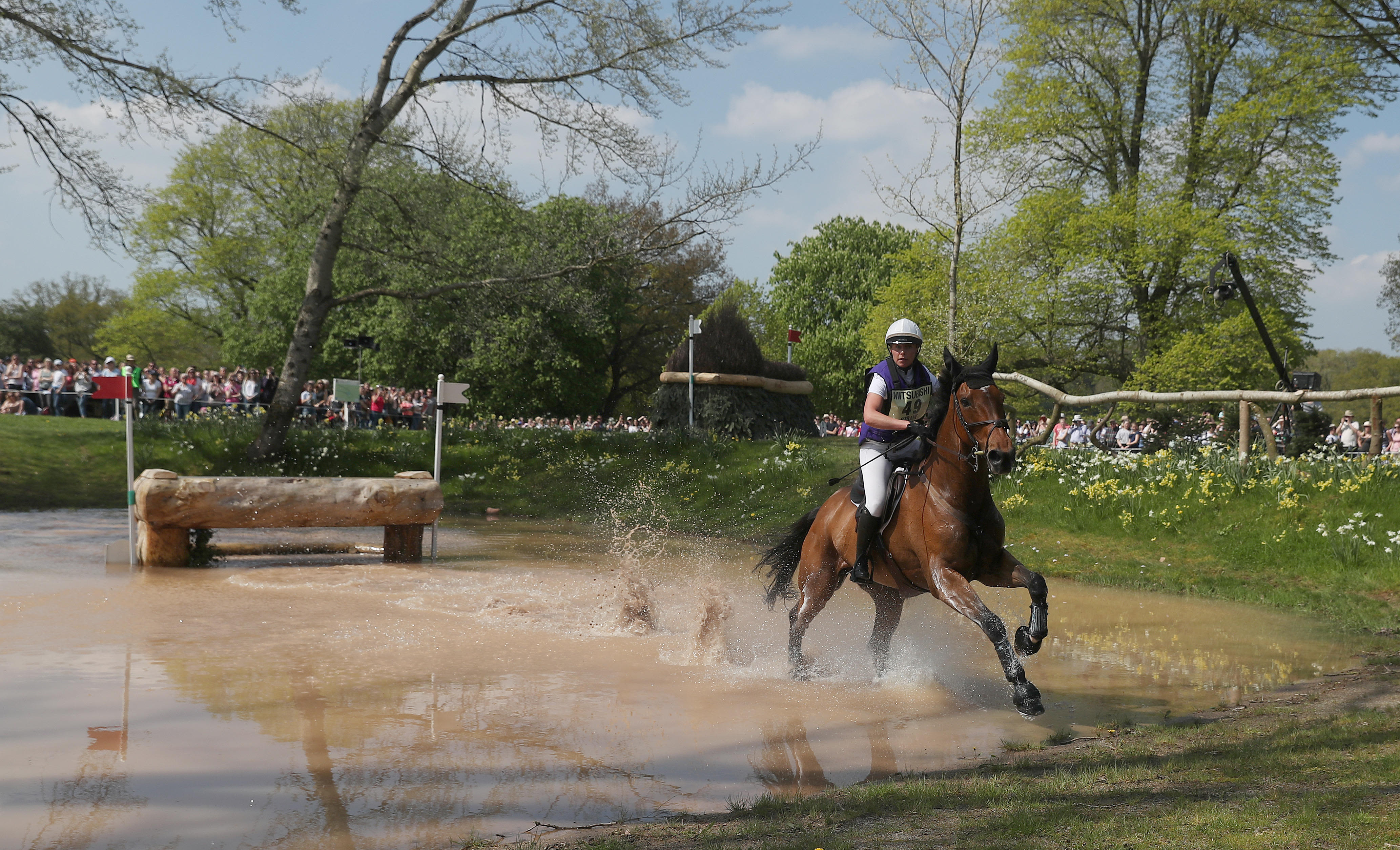 Equestrian rider dies from fall while competing at event in U.K.