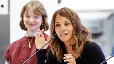 Halle Berry habla de su experiencia con el sexo en la menopausia: "Sentía como si tuviera hojas de afeitar en la vagina"