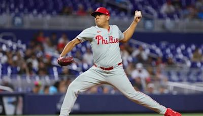 Phillies extend win streak in opener at Miami