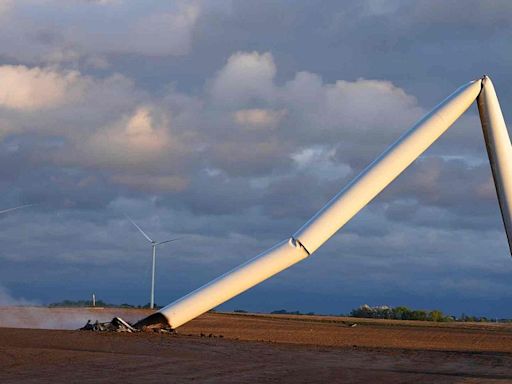 Powerful tornado topples wind turbines in US: Experts say such destruction is 'extremely rare'