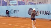 Vídeo: Bia, Sinner e outros testam o backhand de uma mão - TenisBrasil