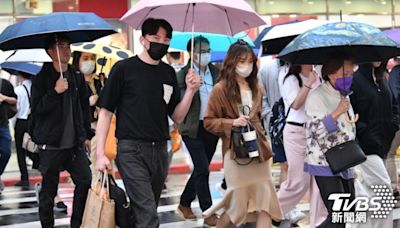 母親節變天倒數！鋒面報到雨區擴 雷雨狂炸「低溫探20度」