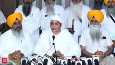 Akal Takht jathedar summons Sukhbir Badal, seeks explanation on rebel leaders' allegations